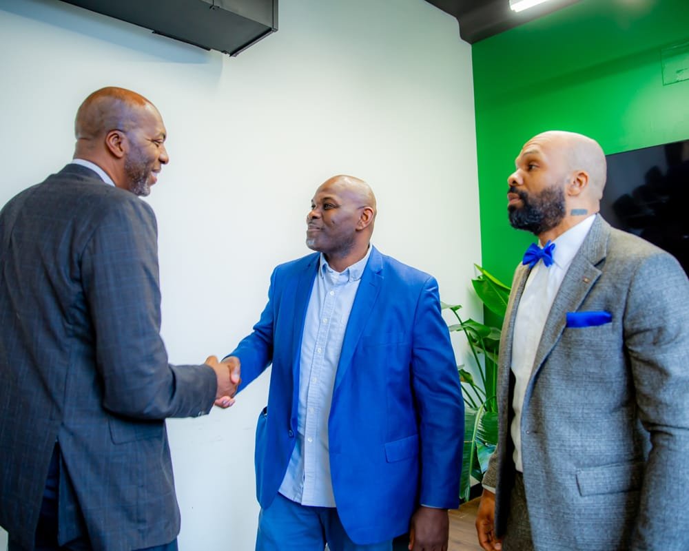 John Salley shaking hands