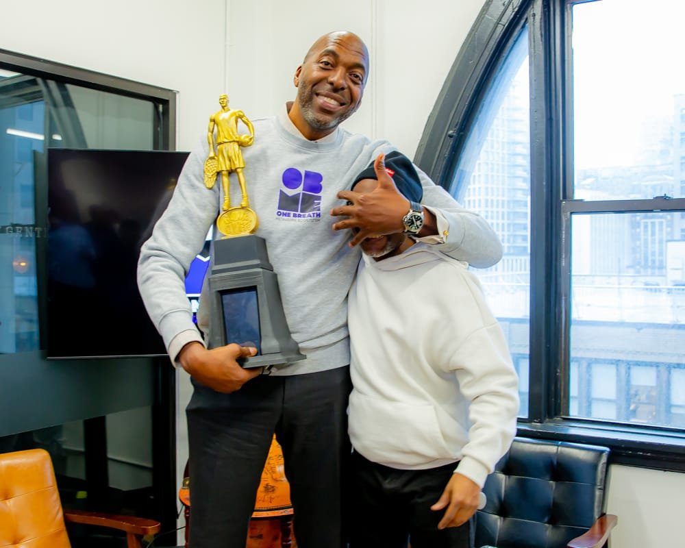 John Salley posing with a guest